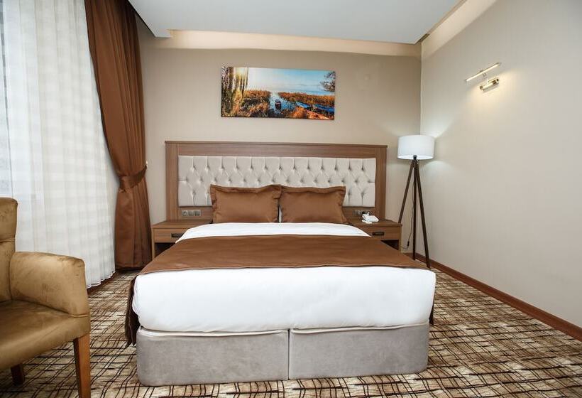 غرفة قياسية ثلاثية, Grand Mela