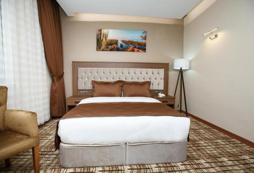 غرفة قياسية ثلاثية, Grand Mela