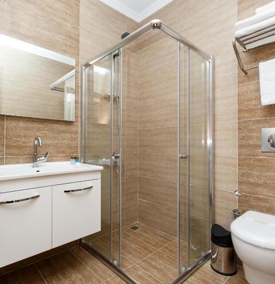 غرفة قياسية ثلاثية, Grand Mela