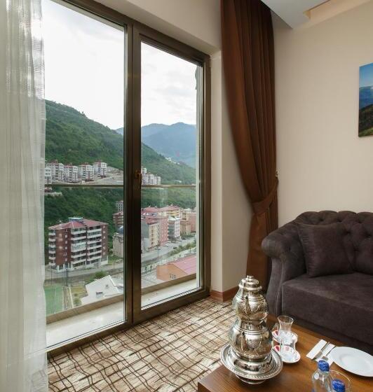 جناح جونيور مطل على الحديقة, Grand Mela