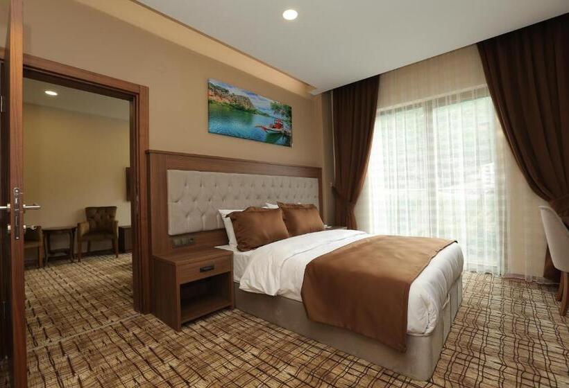 جناح جونيور مطل على الحديقة, Grand Mela