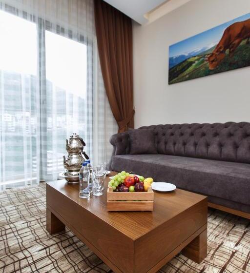 جناح جونيور مطل على الحديقة, Grand Mela