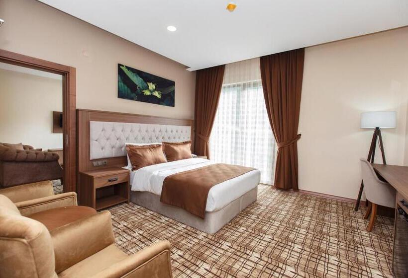 جناح مطل على المدينة, Grand Mela