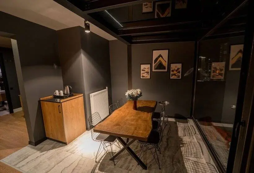 سوئیت لوکس با چشمانداز کوهستان, The Kayseri Loft