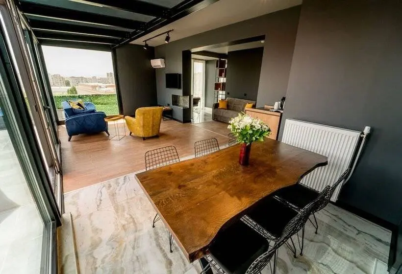 سوئیت لوکس با چشمانداز کوهستان, The Kayseri Loft