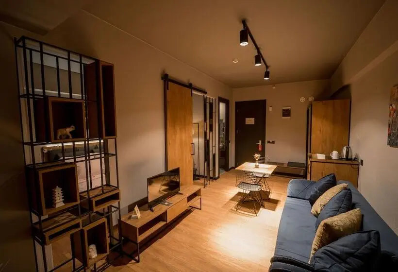 سوئیت جونیور با چشمانداز کوهستان, The Kayseri Loft