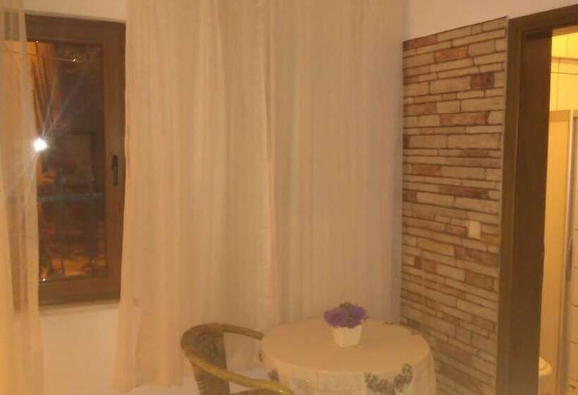اتاق اکونومی, Adali Guest House