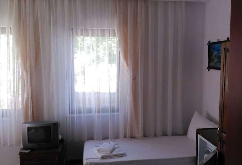 اتاق استاندارد سه نفره, Adali Guest House