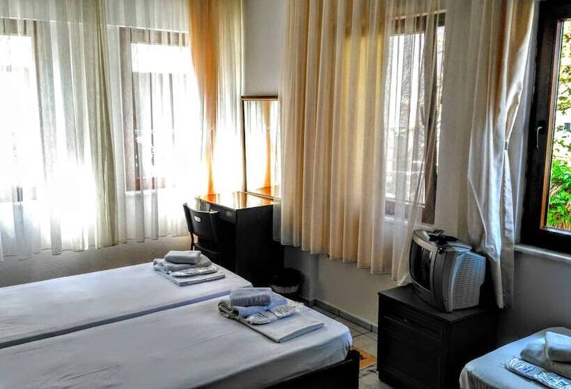 اتاق استاندارد سه نفره, Adali Guest House