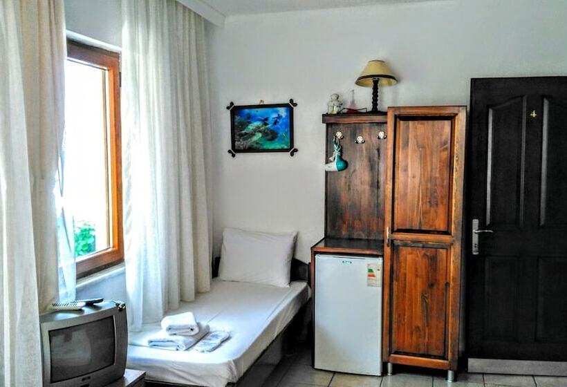 اتاق استاندارد سه نفره, Adali Guest House