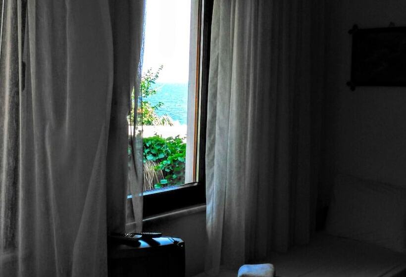 اتاق استاندارد سه نفره, Adali Guest House