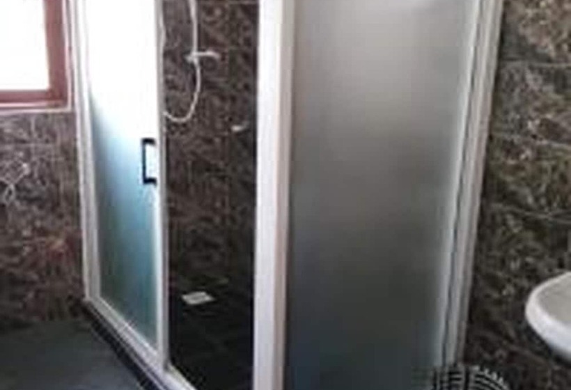 اتاق استاندارد سه نفره, Airport Link Guest House