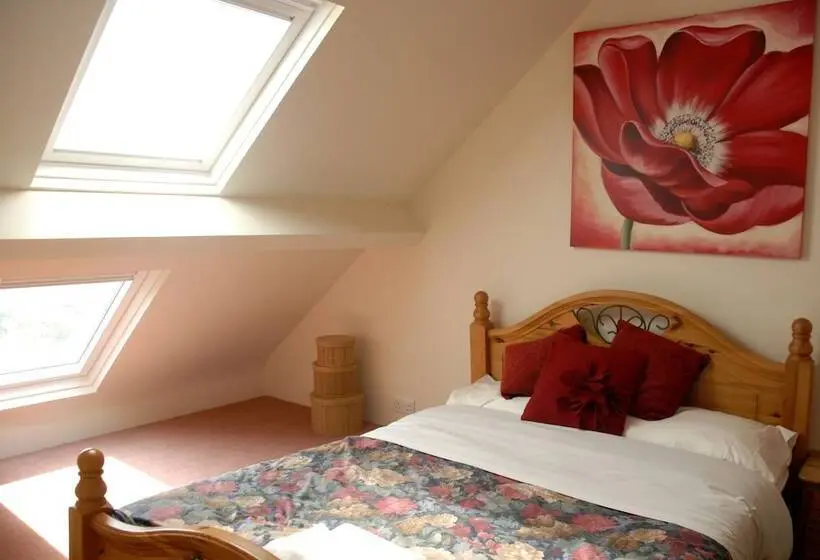 ファミリールーム, Cleavers Lyng 16th Century Country House