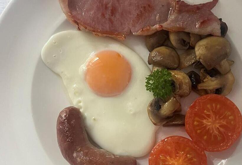 חדר משפחתי, Little Pengelly Farm