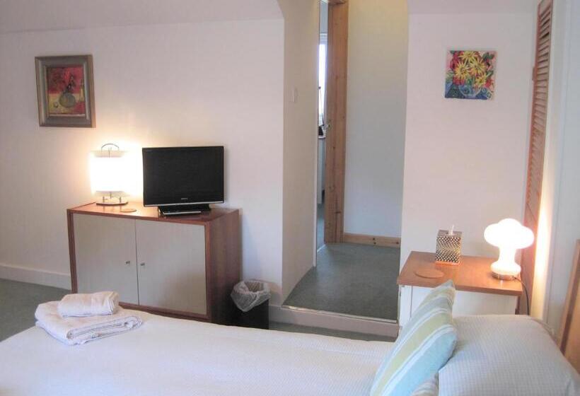 חדר משפחתי, Little Pengelly Farm