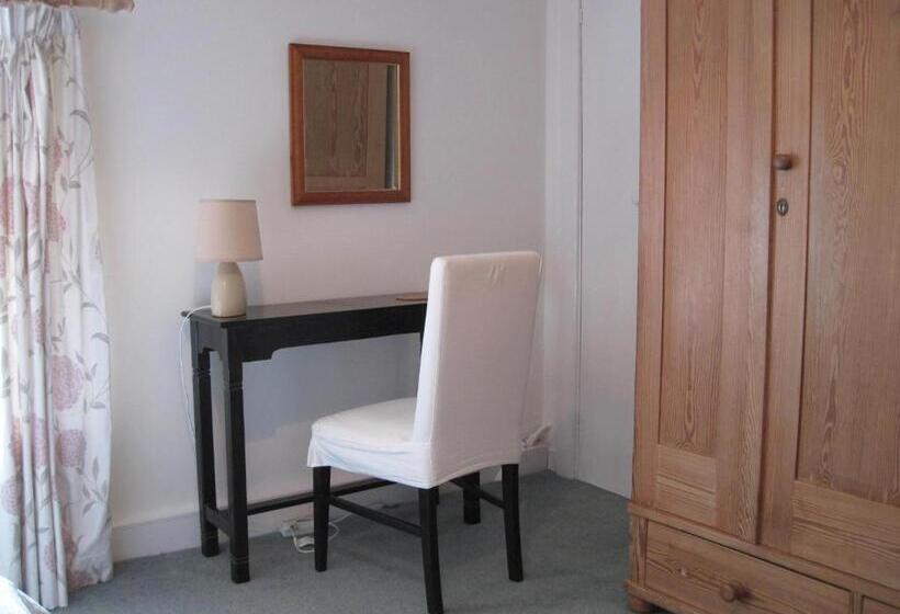 חדר משפחתי, Little Pengelly Farm