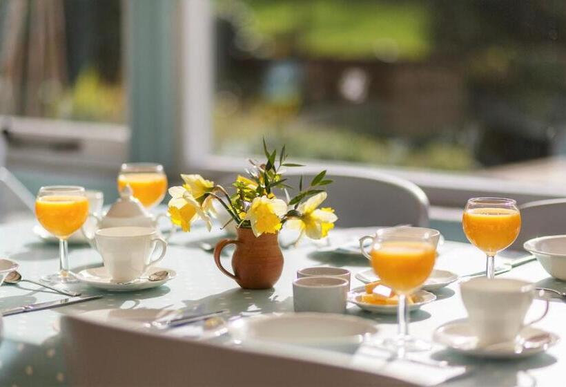 חדר משפחתי, Little Pengelly Farm