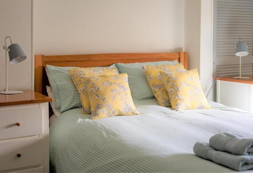 חדר משפחתי, Little Pengelly Farm