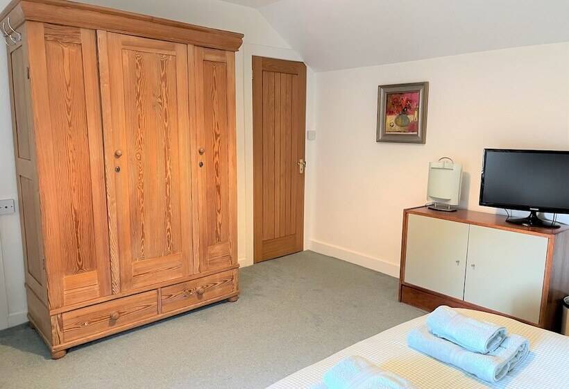 חדר משפחתי, Little Pengelly Farm