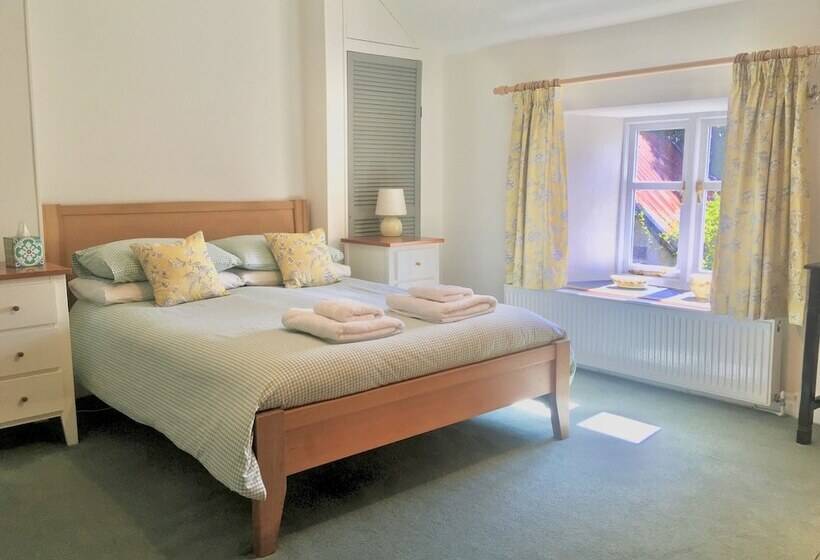 חדר משפחתי, Little Pengelly Farm