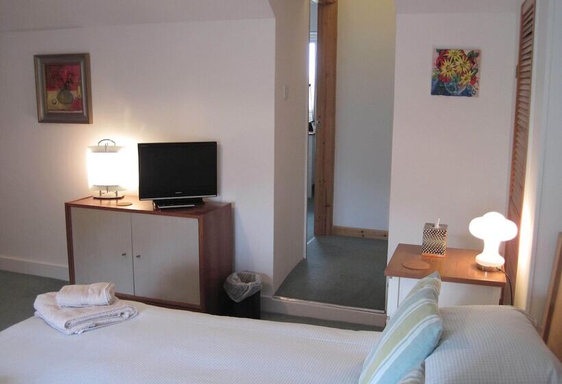 חדר משפחתי, Little Pengelly Farm