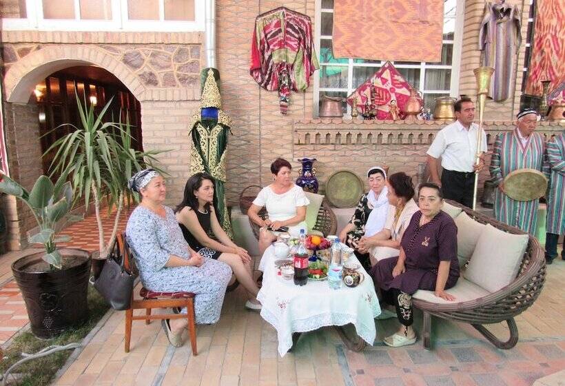 اتاق خانوادگی, Mir Abdullo