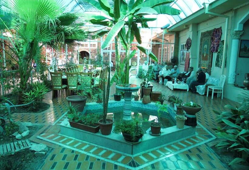 اتاق خانوادگی, Mir Abdullo