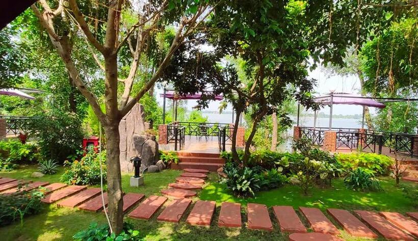 Standard bungalow river view, Con Khuong Resort Can Tho