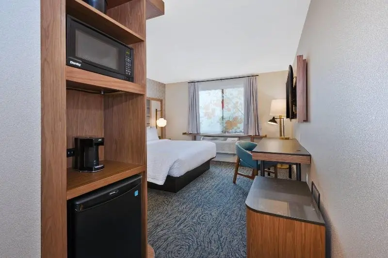 キングサイズベッドのスタンダードルーム, Fairfield Inn & Suites By Marriott Kalamazoo