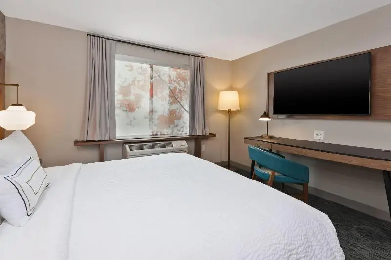 キングサイズベッドのスタンダードルーム, Fairfield Inn & Suites By Marriott Kalamazoo
