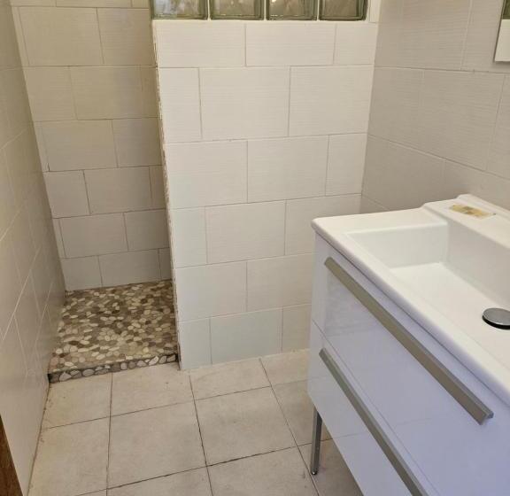 标准三人间, Le Marina