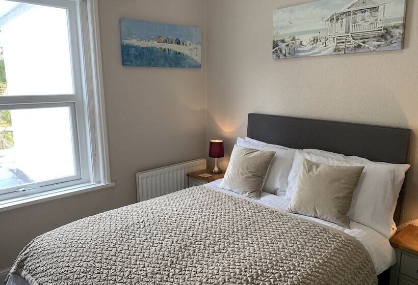 Семейный Номер, The Chestnuts