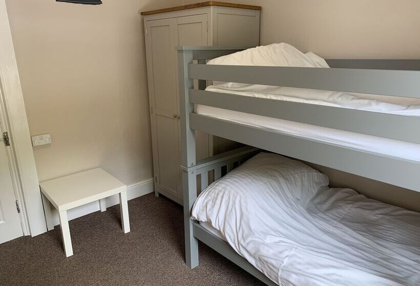 Семейный Номер, The Chestnuts