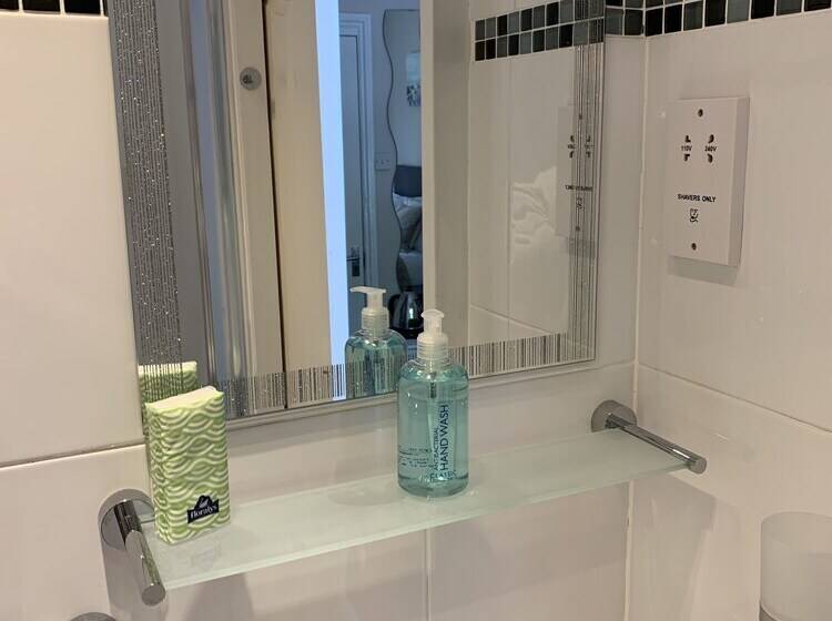 Семейный Номер, The Chestnuts