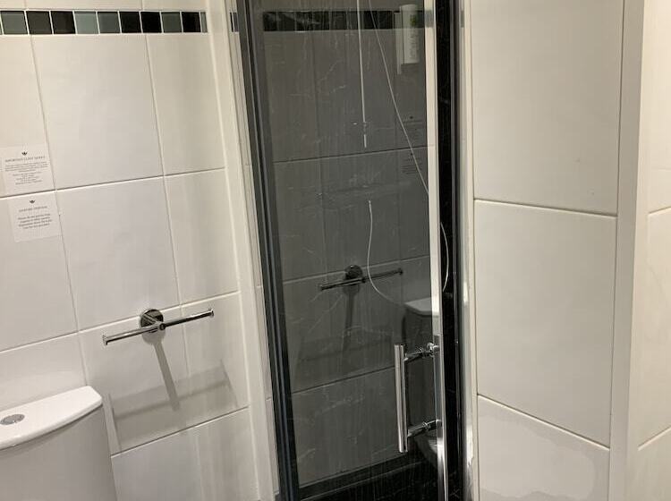 Номер Стандарт, The Chestnuts