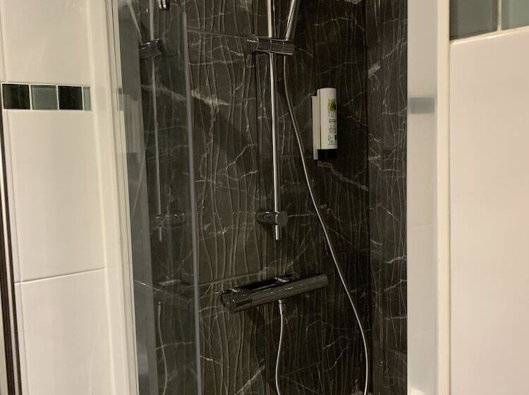 Номер Стандарт, The Chestnuts