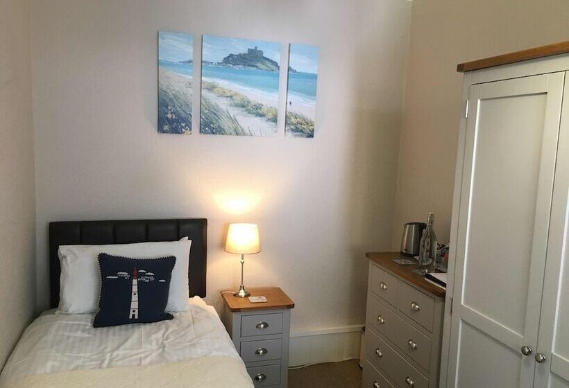 Номер Стандарт Индивидуальный, The Chestnuts