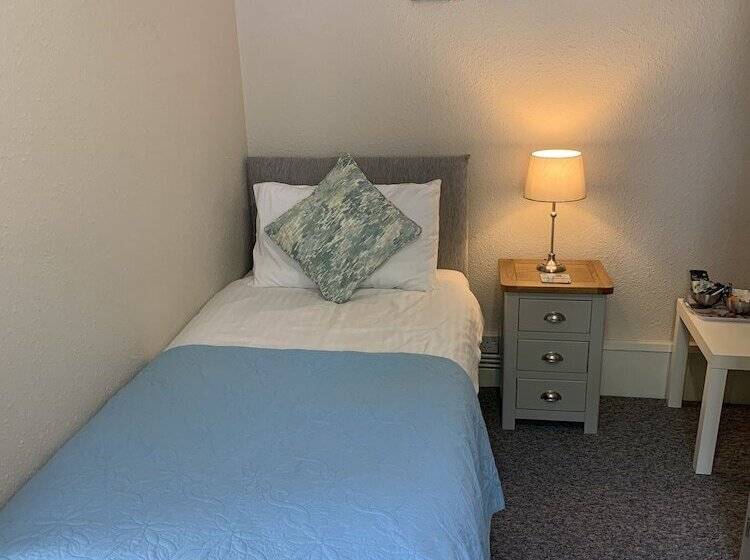 Номер Стандарт Индивидуальный, The Chestnuts