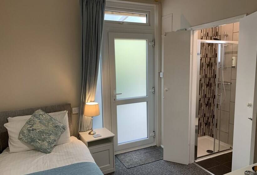 Номер Стандарт Индивидуальный, The Chestnuts