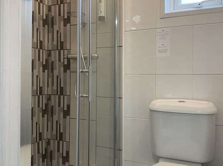 Номер Стандарт Индивидуальный, The Chestnuts