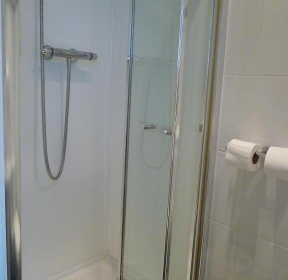 Номер Стандарт, The Chestnuts