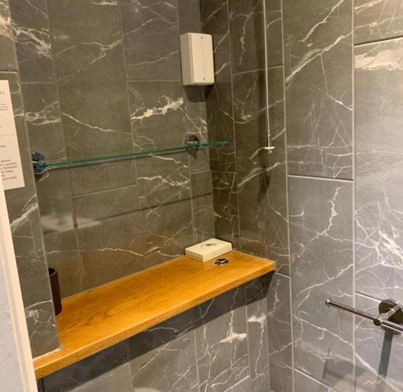 Номер Стандарт, The Chestnuts