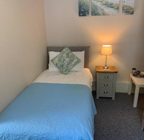 Номер Стандарт Индивидуальный, The Chestnuts