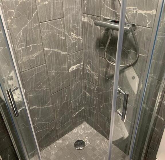 Номер Стандарт Индивидуальный, The Chestnuts