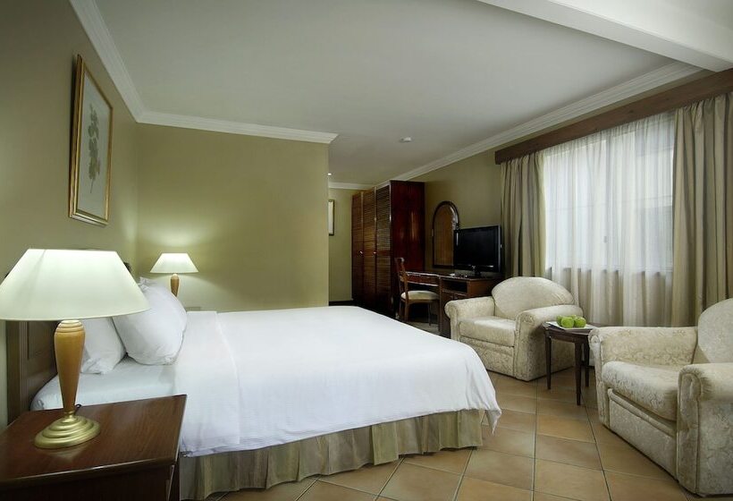 Camera Deluxe, Berjaya Beau Vallon Bay Resort & Casino