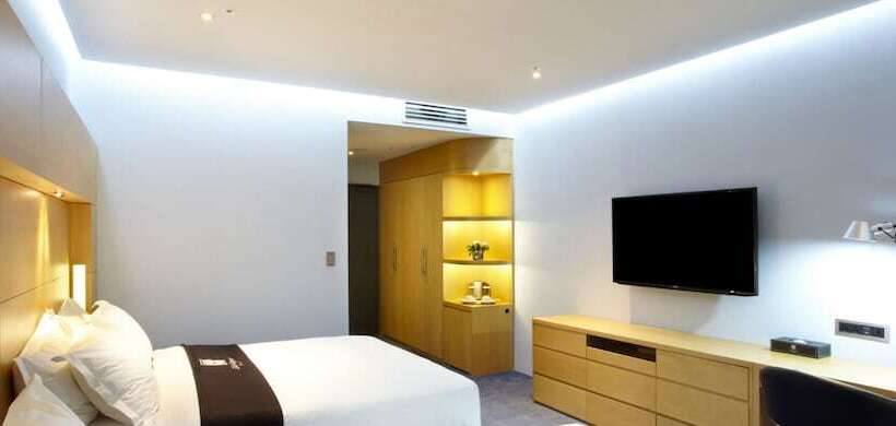 غرفة ديلوكس, Eldis Regent