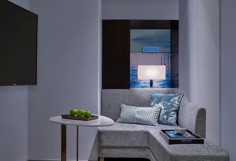 Executive Studio, Lanson Place Winsland, Singapore