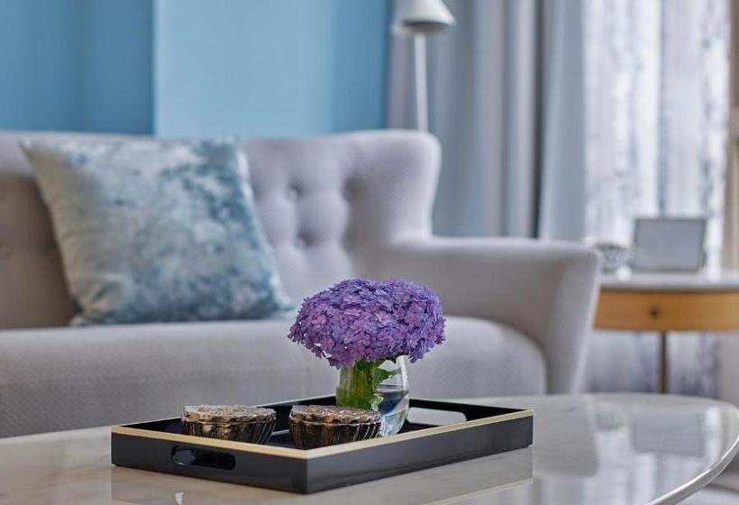 Executive Suite, Lanson Place Winsland, Singapore