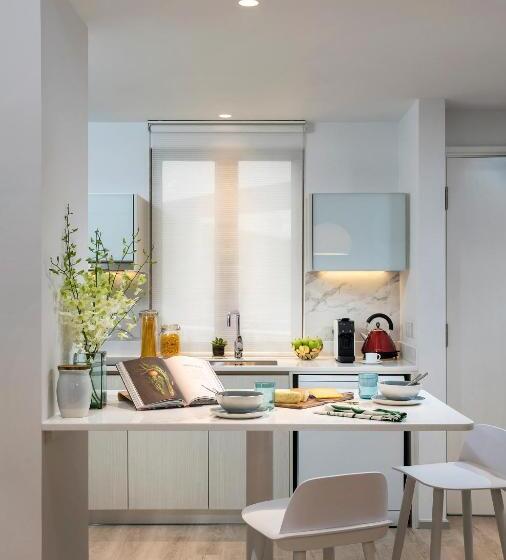 2 Bedroom Apartment, Lanson Place Winsland, Singapore