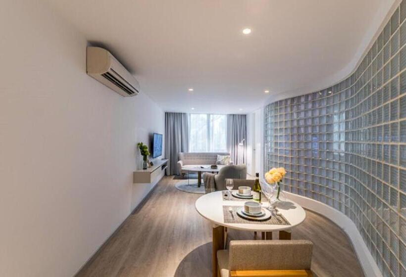 1 Bedroom Apartment, Lanson Place Winsland, Singapore